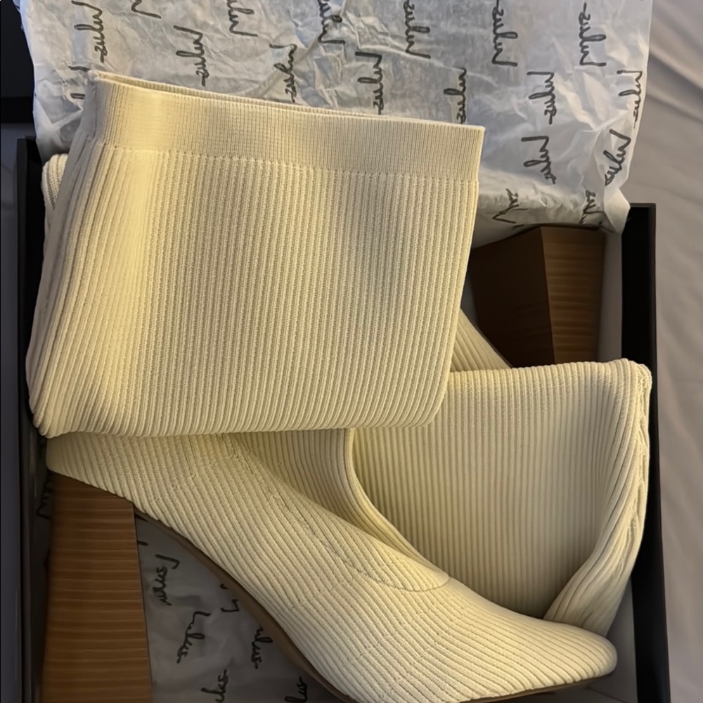 Lulus Almond Ribbed Knit Boots NIB